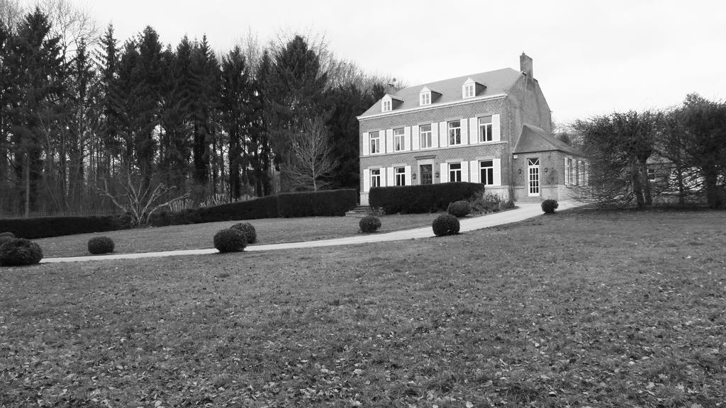 La Regie De Franc-Waret Villa Exterior photo