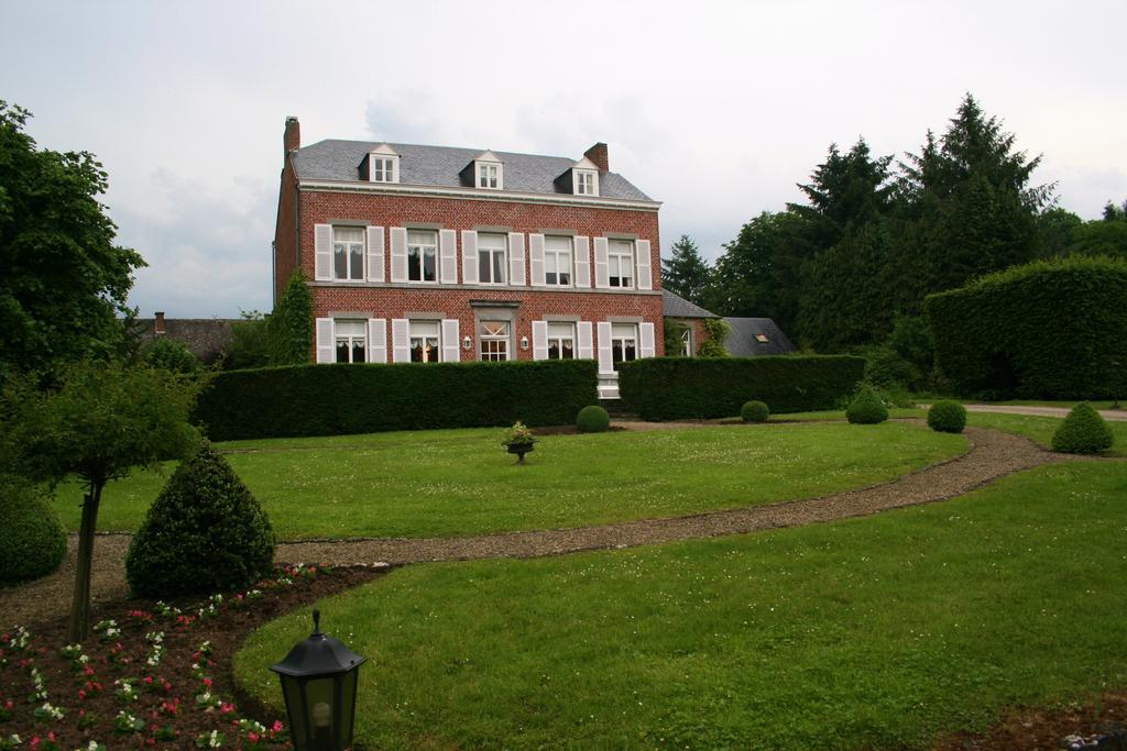 La Regie De Franc-Waret Villa Exterior photo